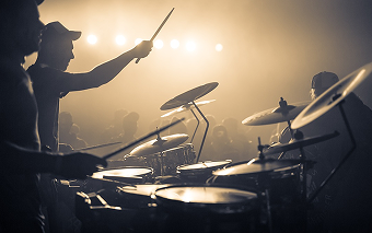 地元アーティストによるライブパフォーマンスのお知らせ